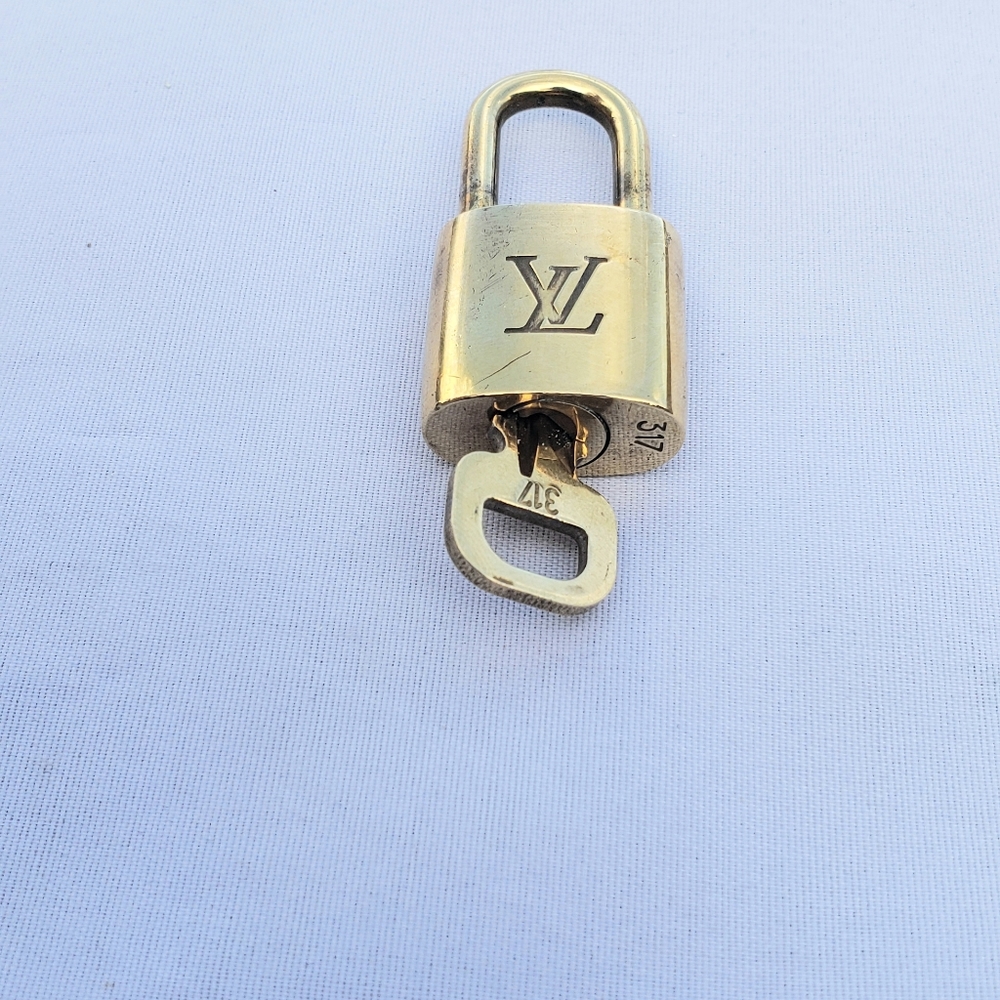 Authentic Louis Vuitton Padlock and Lock Key Gold - Picture 8 of 9